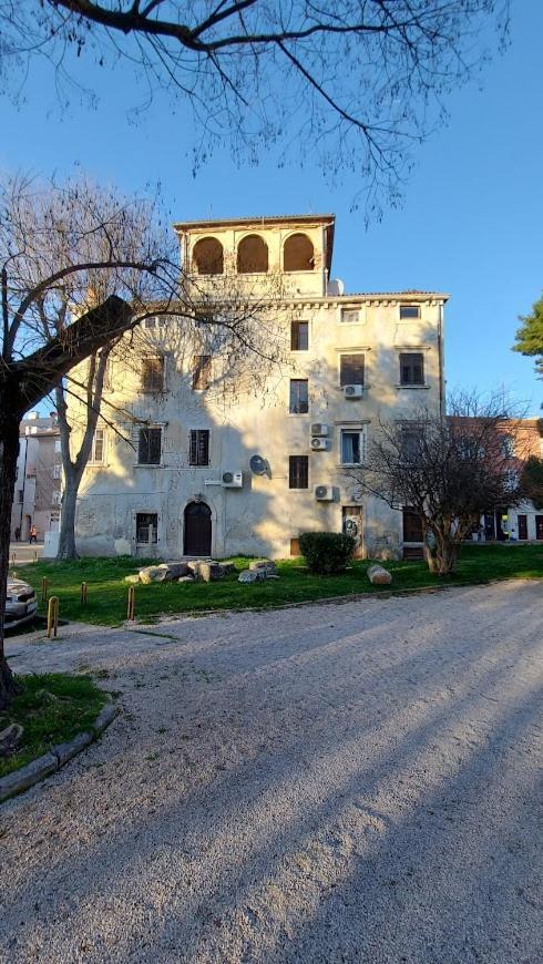 City Center Lodge Pula Exterior photo
